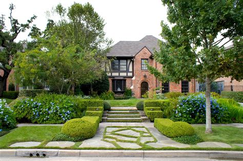 tudor house garden design.